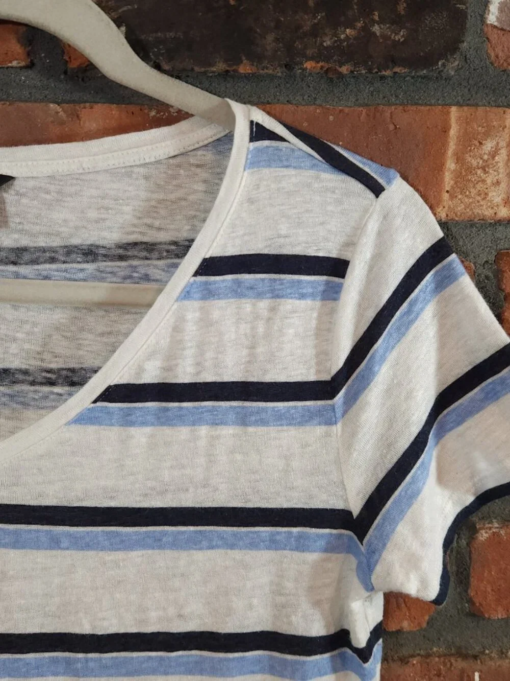 Ann Taylor 100% Linen Short Sleeve Striped V-neck T-shirt Coastal Women's M - Picture 3 of 6
